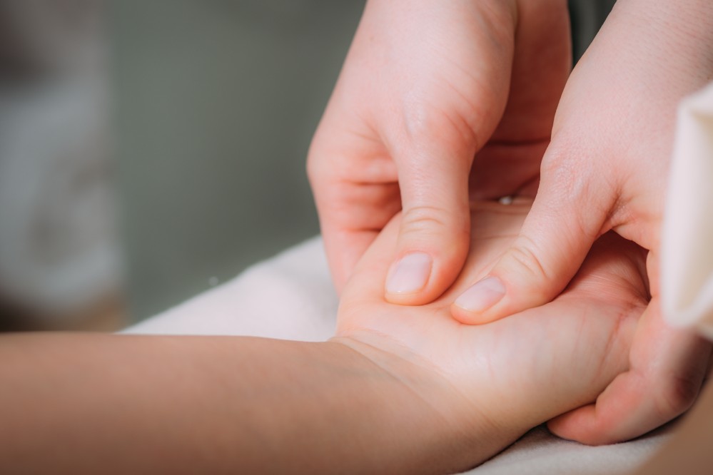 What Are The Benefits Of A Hand Massage - LeSalon Edition